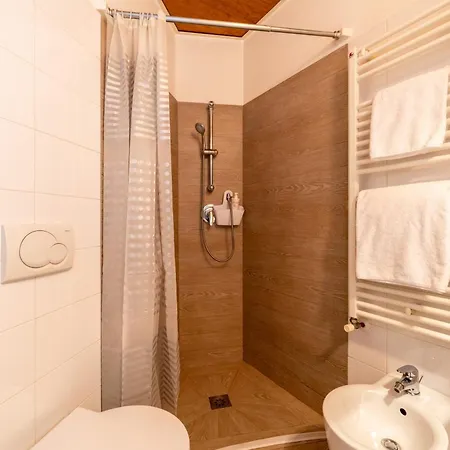 Apartment Viale Lecco By Wonderful Italy *