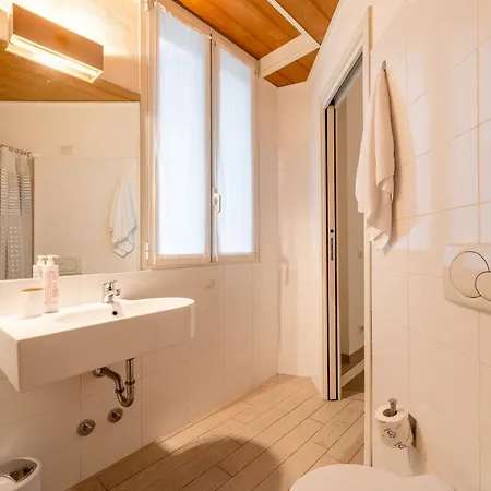 Apartment Viale Lecco By Wonderful Italy